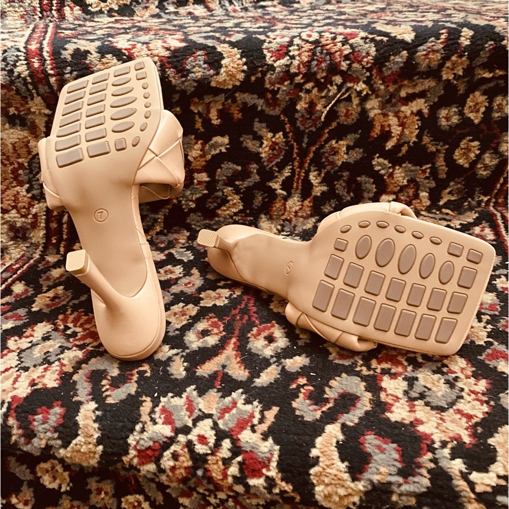 SANDALS! - Picture 9 of 10